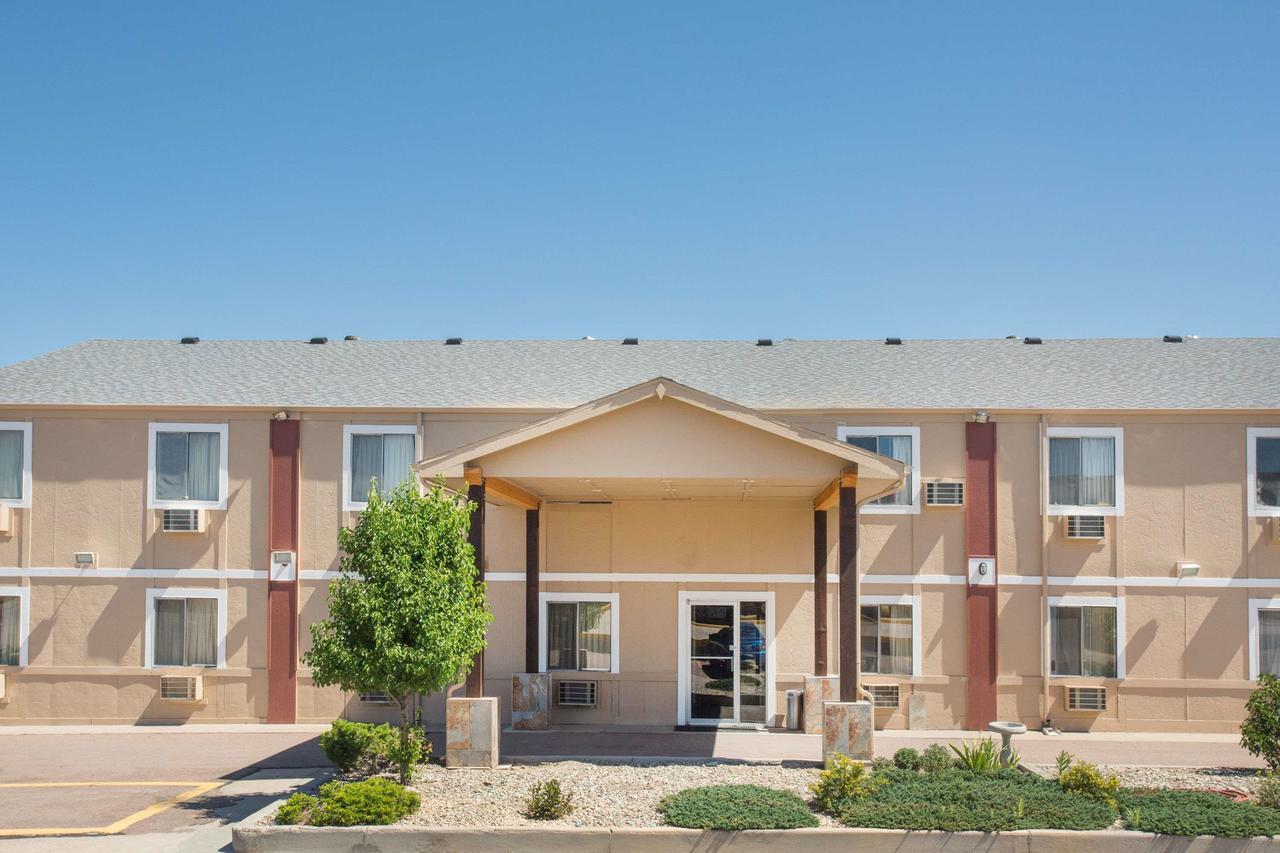 Hotel Super 8 By Wyndham Limon Exterior foto